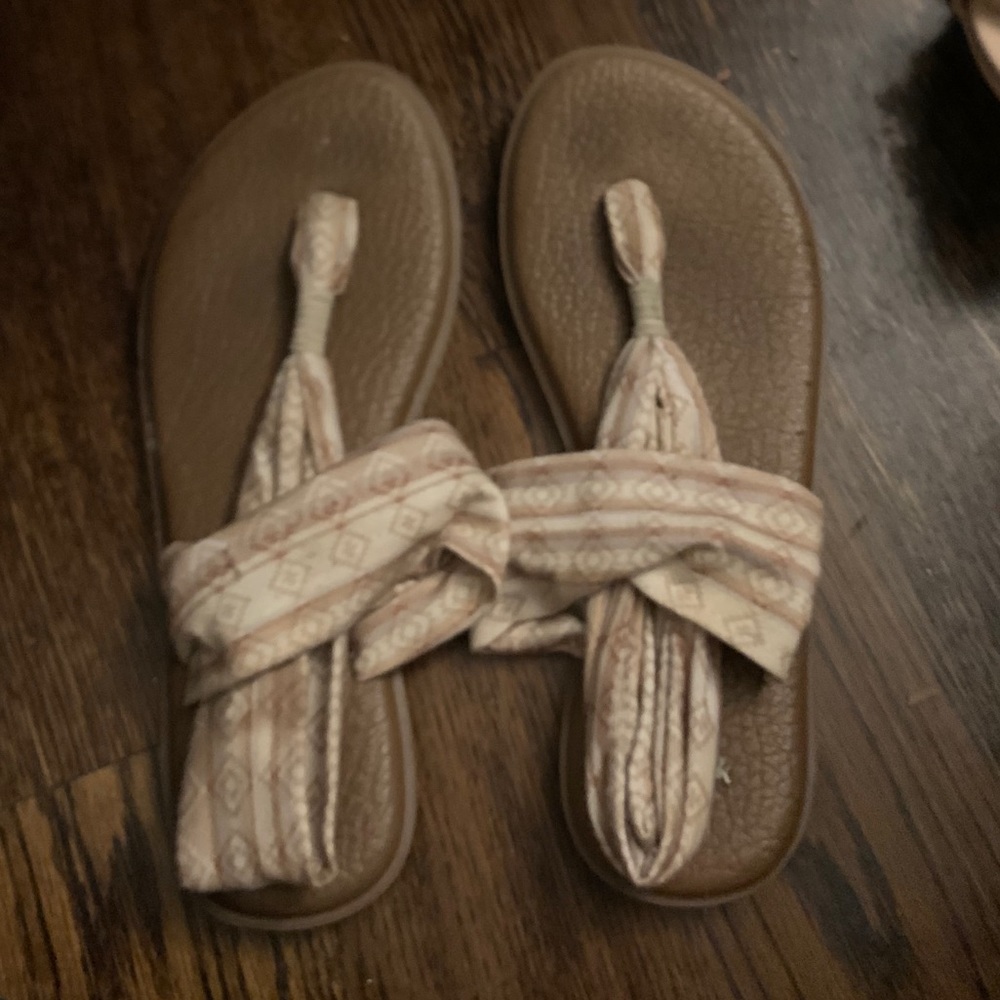 Size 8.5 Sanuk yoga sling 2